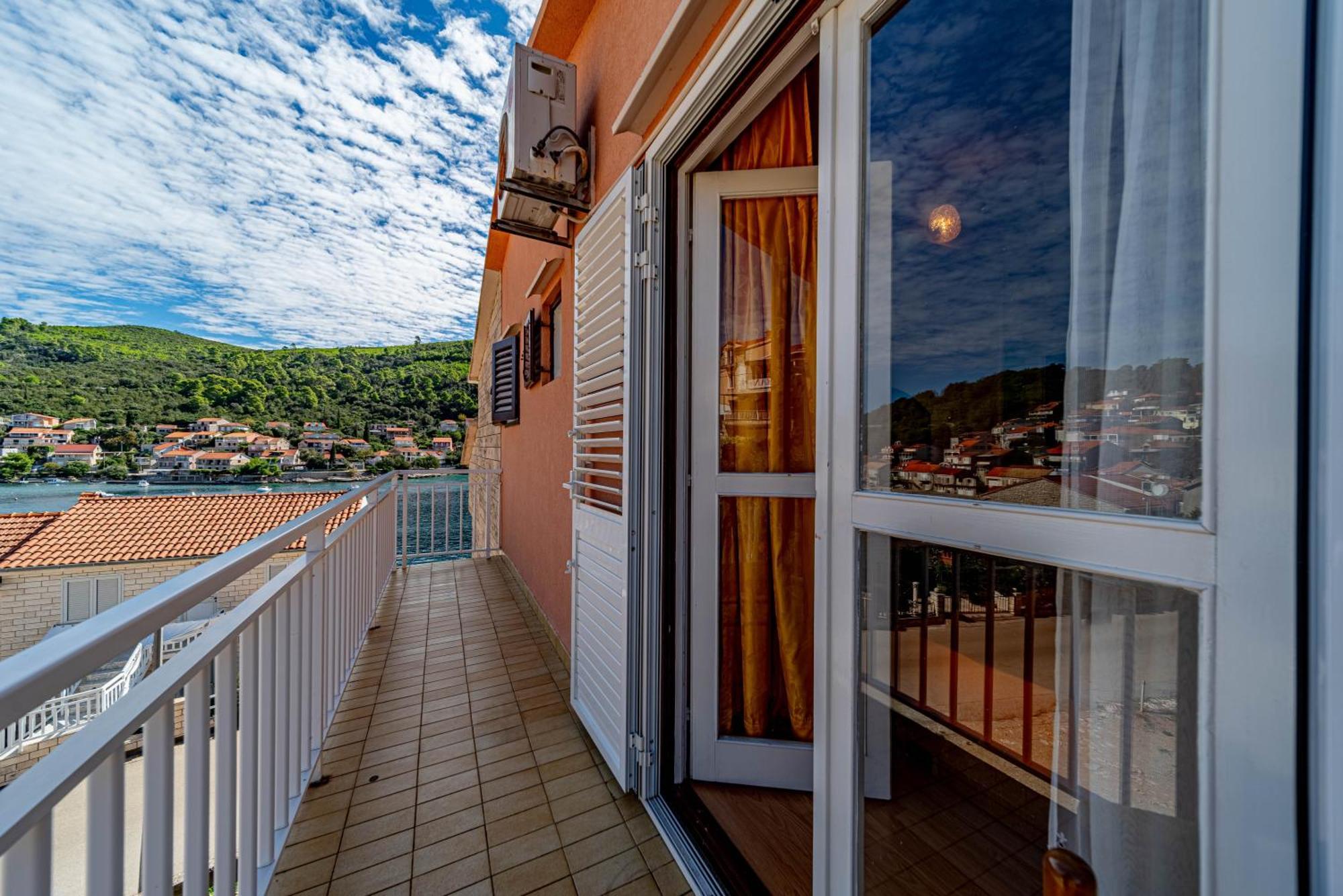 Apartments Kuzma Смоквица Экстерьер фото