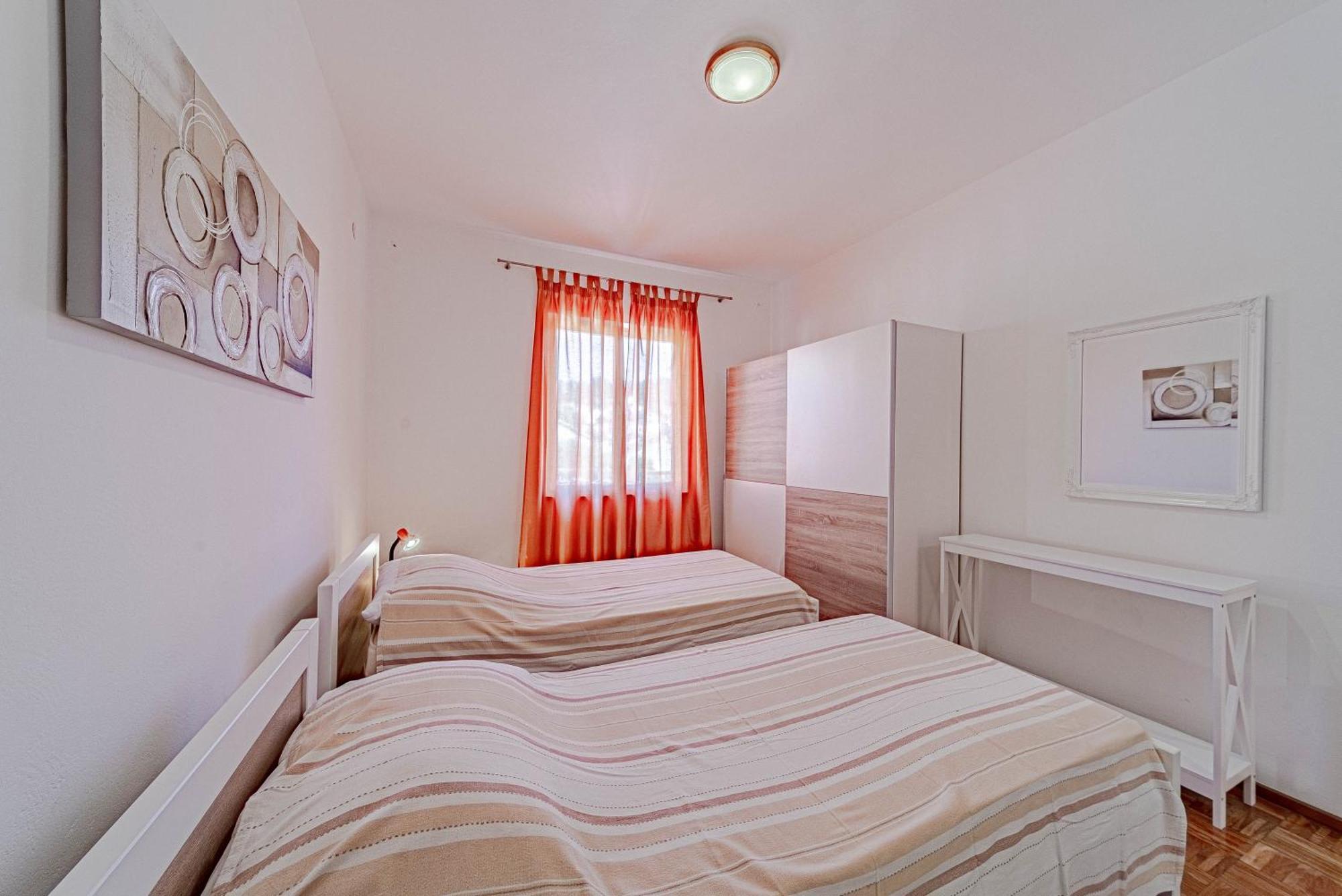 Apartments Kuzma Смоквица Экстерьер фото